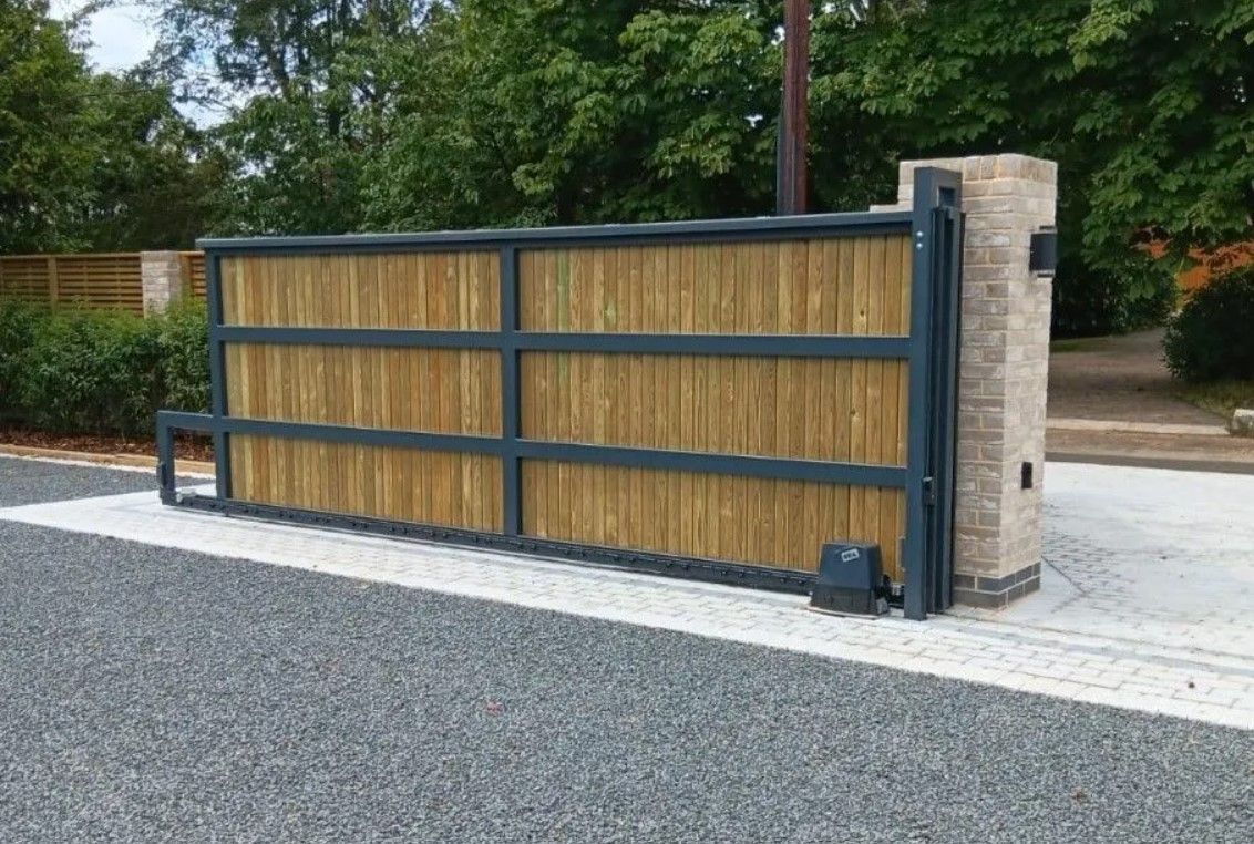Large composite automated gate in Basingstoke