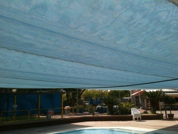 רשתות הצללה לבריכה