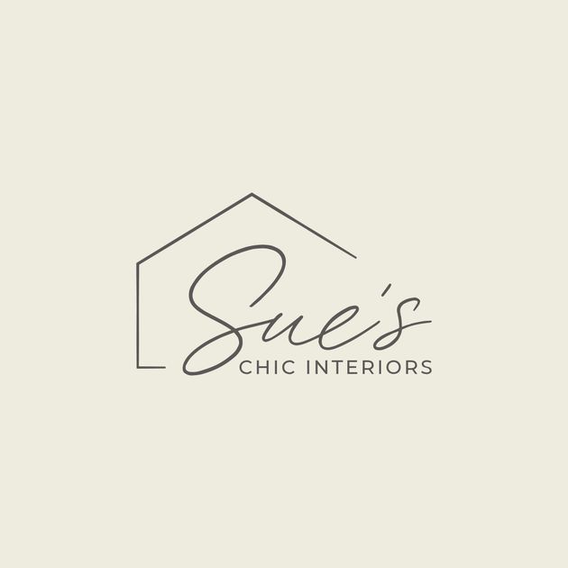 A logo for a company called sue 's chic interiors.