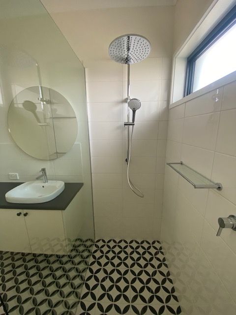 Phelan+ensuite+shower