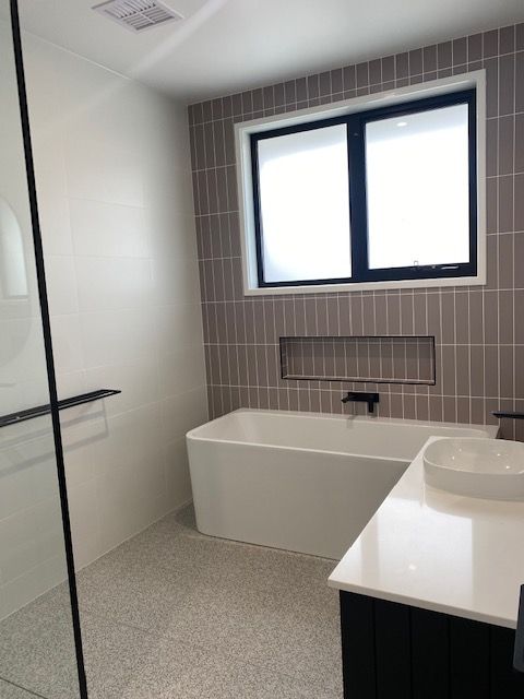 Raymond+main+bathroom