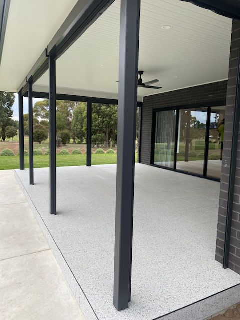 Raymond+outside+living