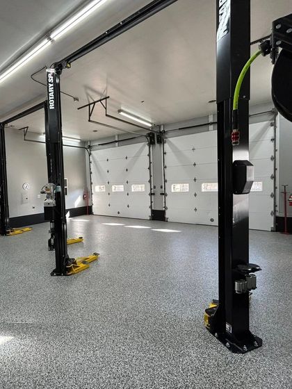 A Garage With a Lot of Garage Doors and a Lift | Independence Automotive Maintenance & Repair