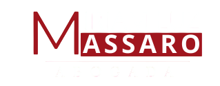 Un logo blanco con el nombre marian luz massaro escrito en él.