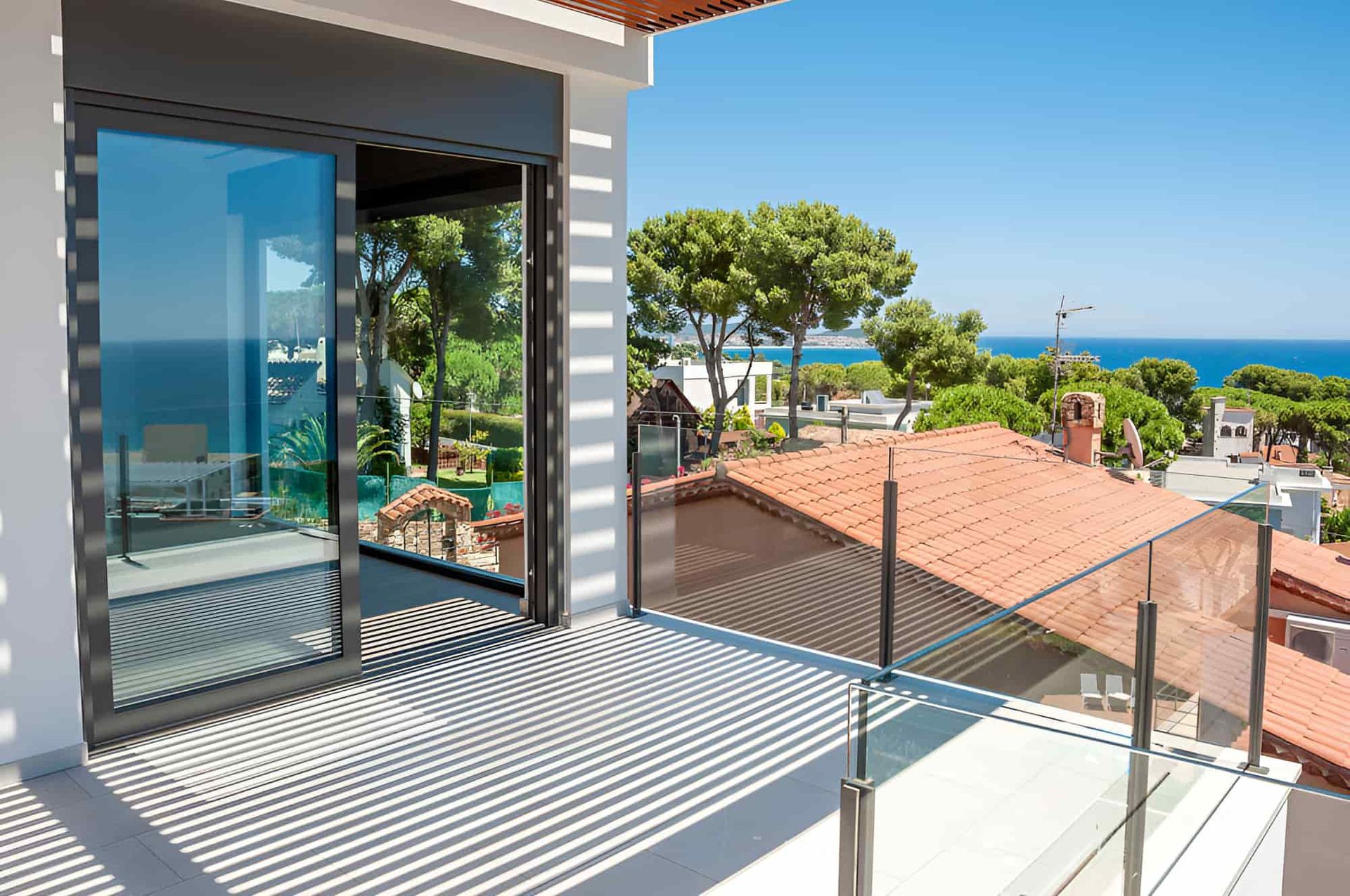 A Balcony With A View Of The Ocean And Trees — All Hours Glass In Culburra Beach, NSW