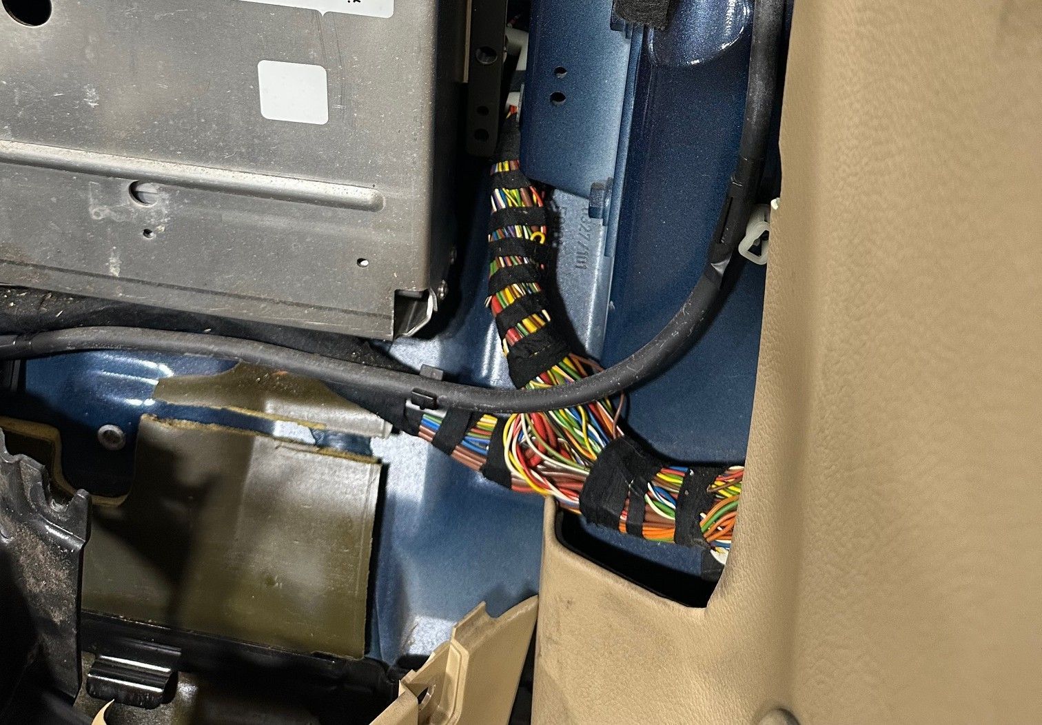 Multicolored Electrical Wires In A Car | Lou's Car Care Center, Inc.