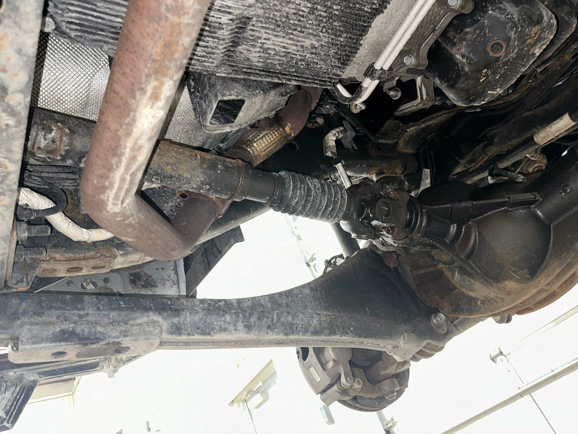 A close up of the underside of a car.  | Lou's Car Care Center, Inc.