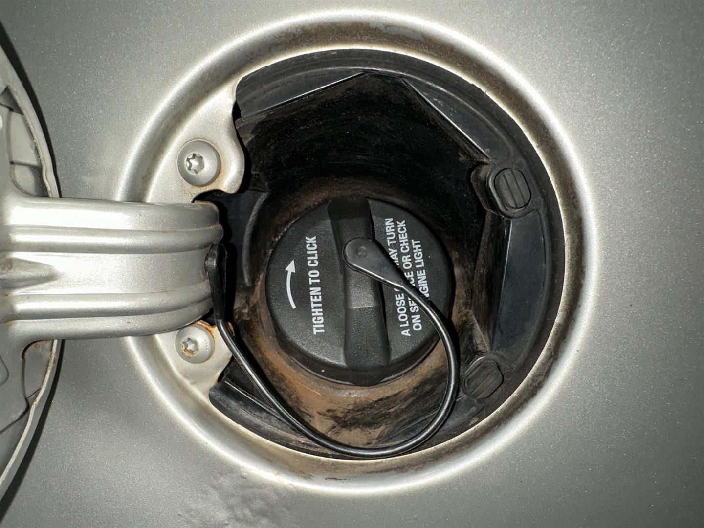 A close up of a fuel cap on a car | Lou's Car Care Center, Inc.