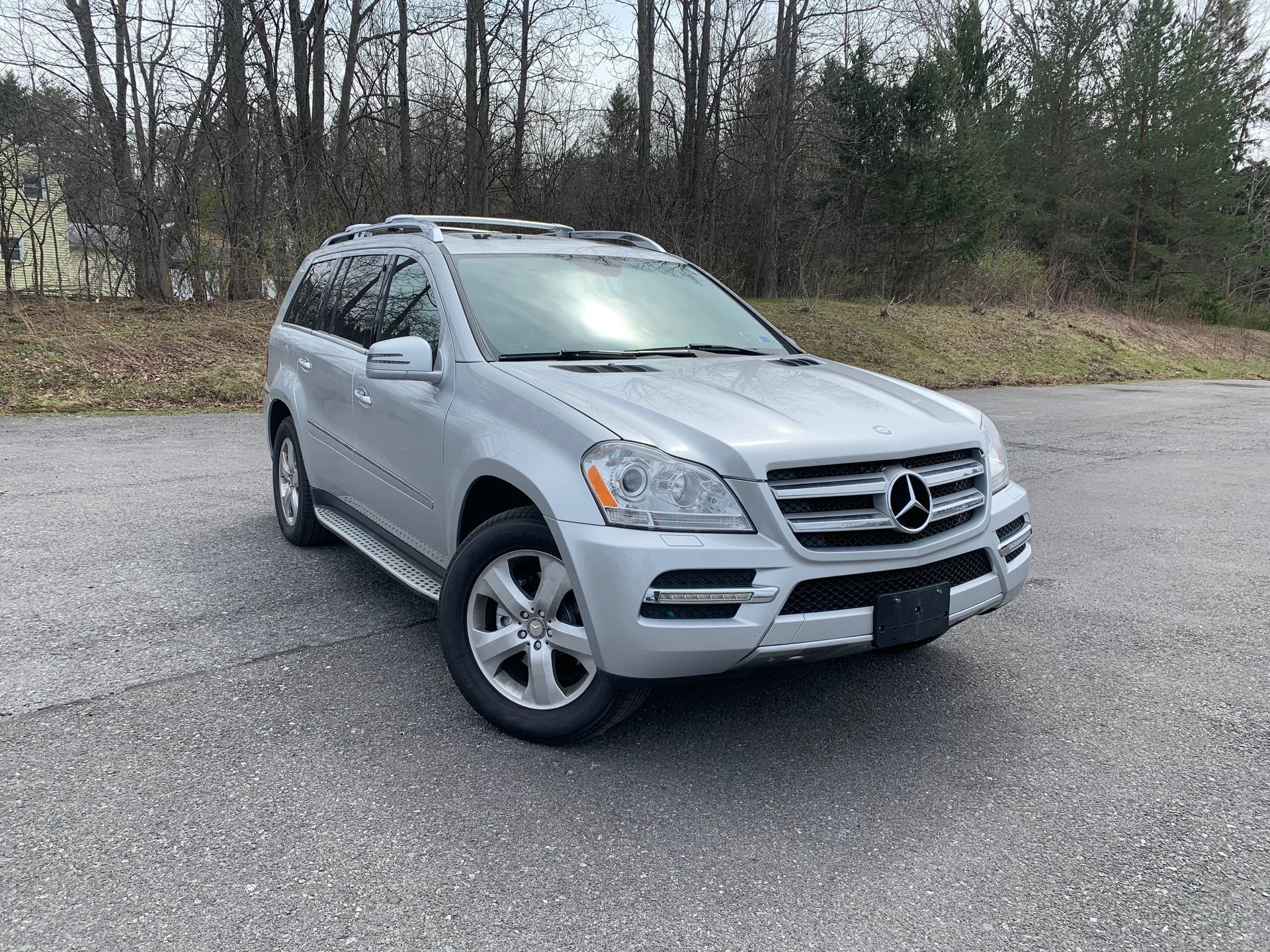 A silver mercedes benz gl 550 is parked in a parking lot. | Lou's Car Care Center, Inc.