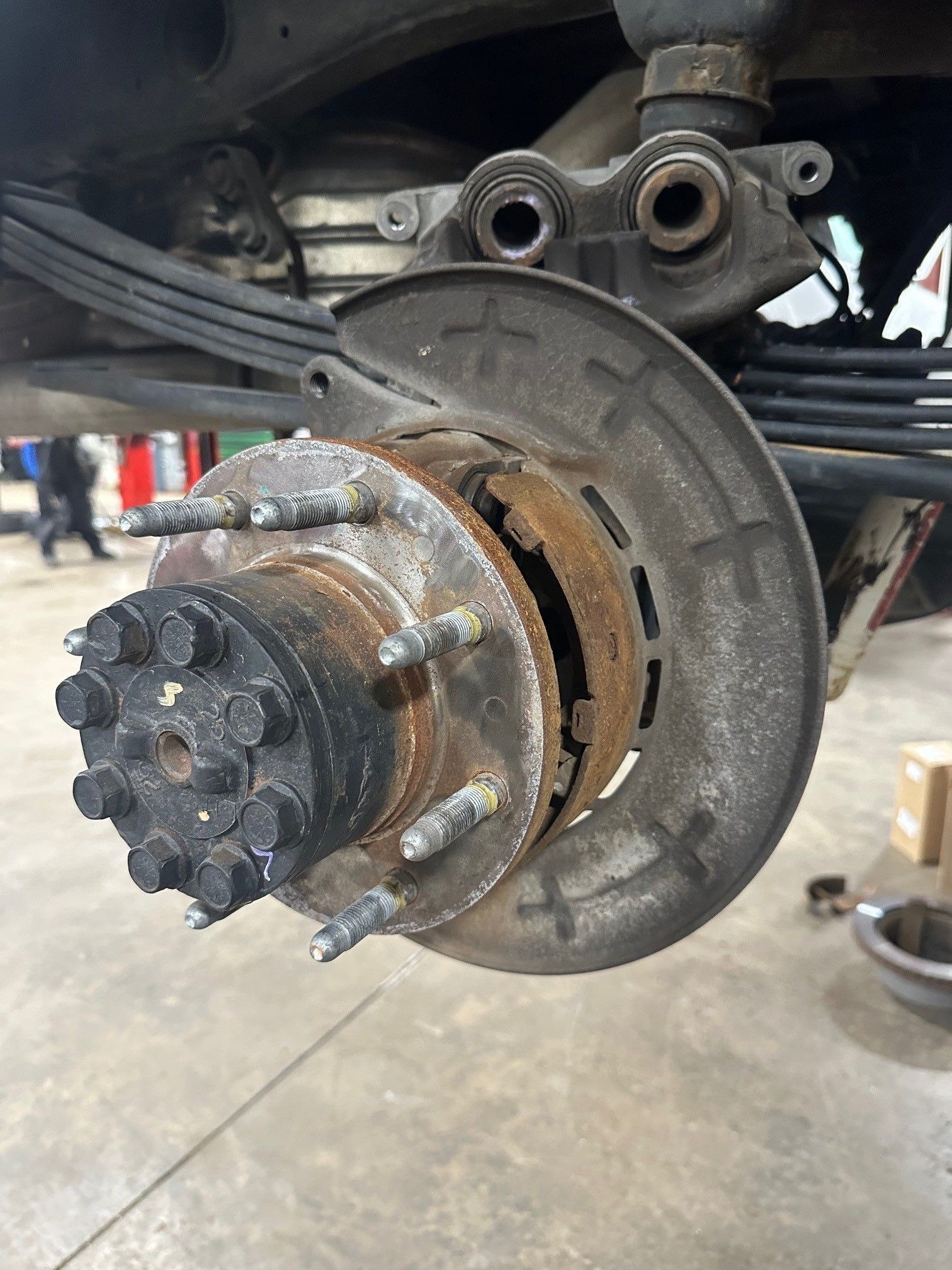 Rusty parking brake shoes on a truck on the shop | Lou's Car Care Center, Inc.