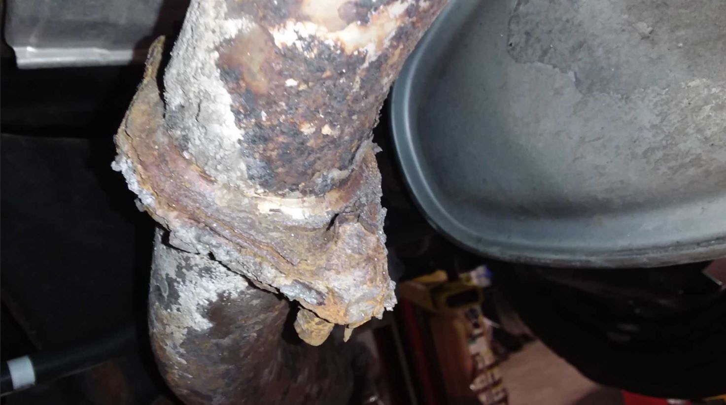 A close up of a rusty pipe on a car. | Lou's Car Care Center, Inc.