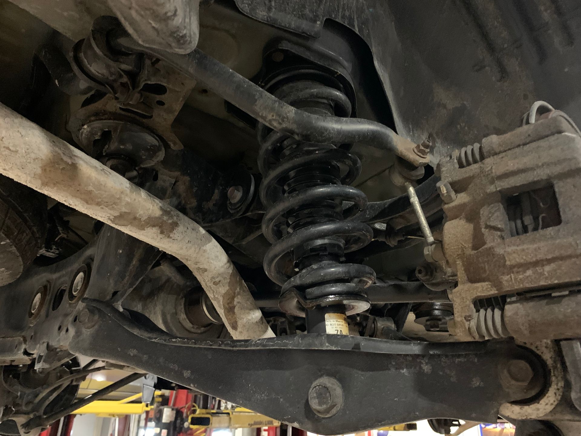 Vehicle Strut | Lou's Car Care Center, Inc.