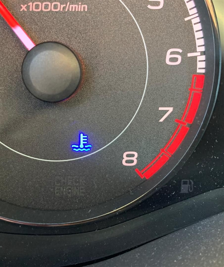 A close up of a speedometer with a blue thermometer on it | Lou's Car Care Center Inc.