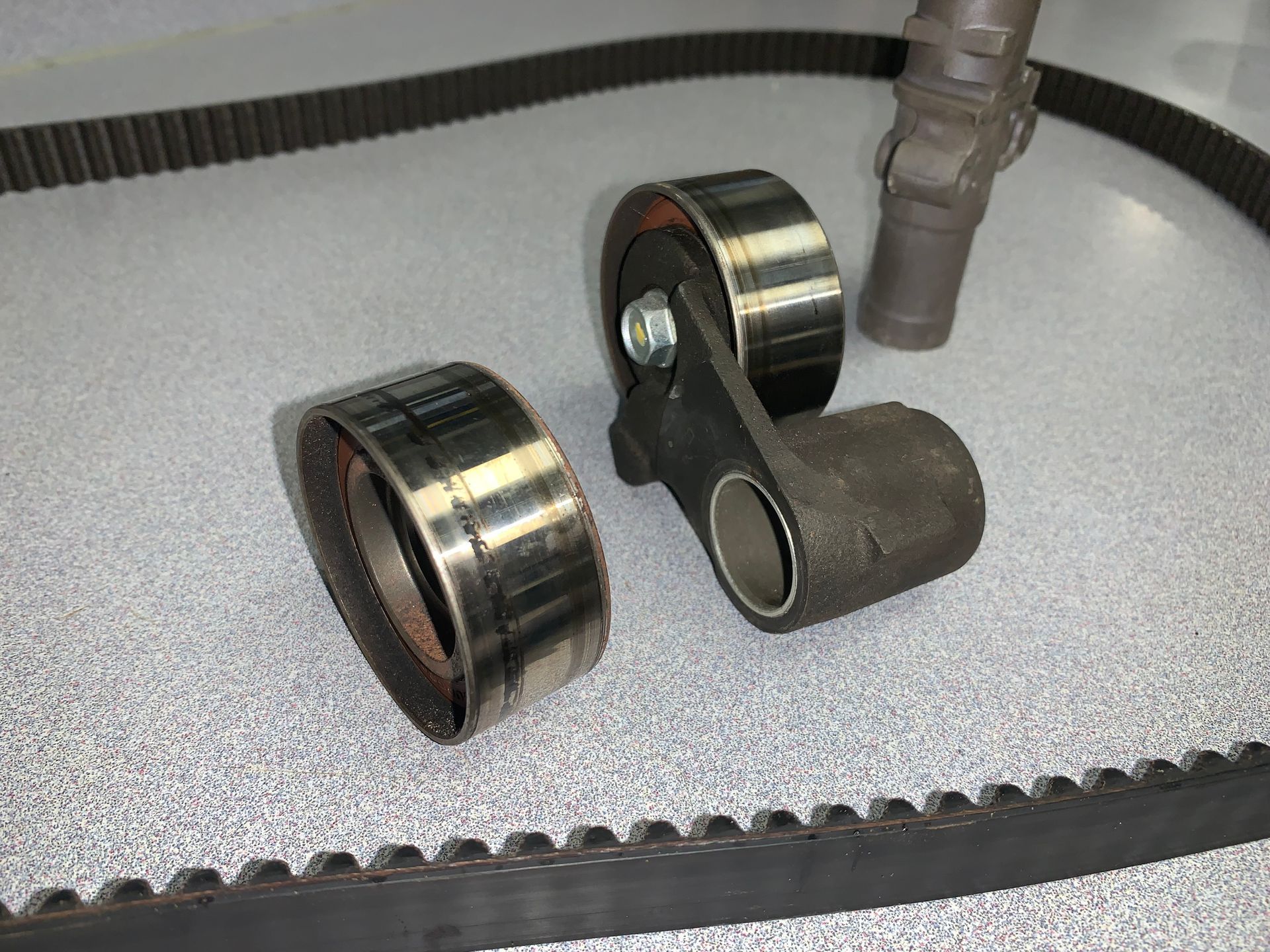 Timing Belt and Pulleys from a vehicle | Lou's Car Care Center, inc.