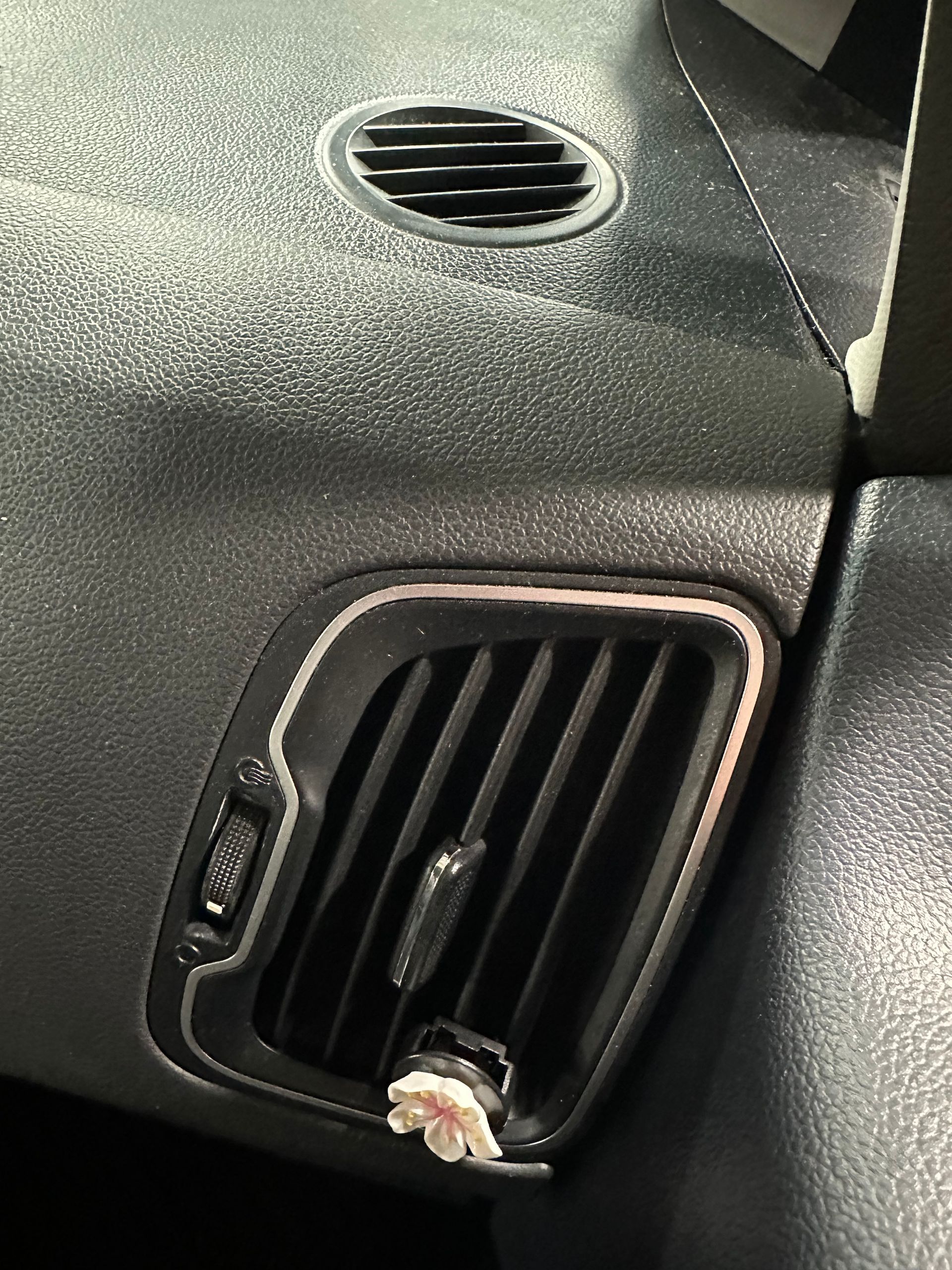 Vehicle vents in car in shop | Lou's Car Care Center, Inc.