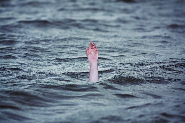 person's arm sticking out of ocean for how to help someone having a panic attack