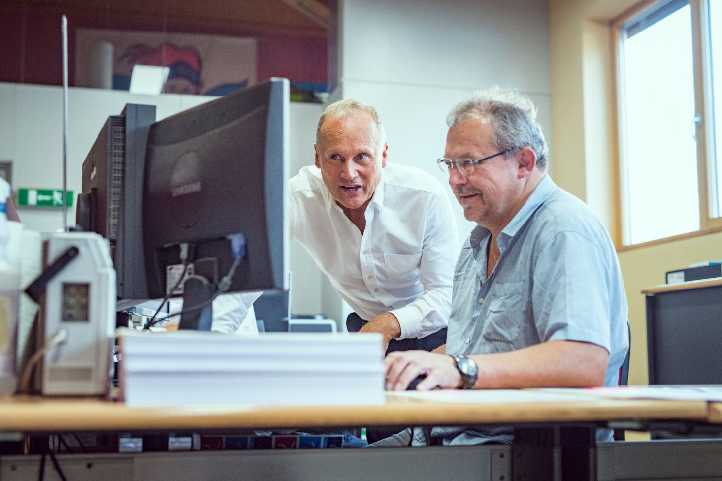 Team Druckerei Pircher vor einem PC