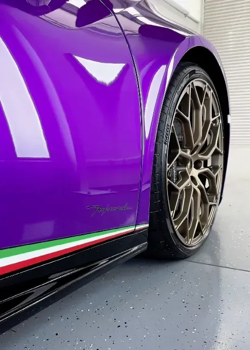 PPF applied to Lamborghini Huracan Performante showing the shine on the side.
