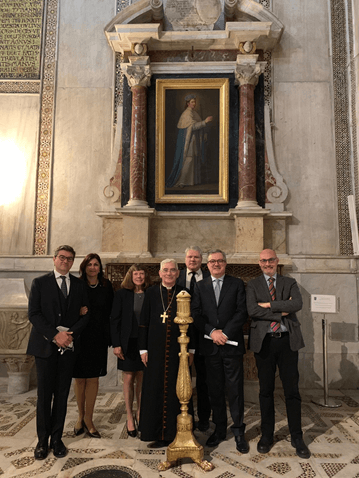 (nella foto, da sinistra, il Cav. Antonino Longo e Signora, S.E. il Gran Cancelliere Dama Marny Gilluly, S.E. Rev.ma l’Arcivescovo Mons. Pennisi, S.E. il Gran Maresciallo W.C. Gilluly, il Cav. Pino Zingale ed il Dr. Paolo Tronca)