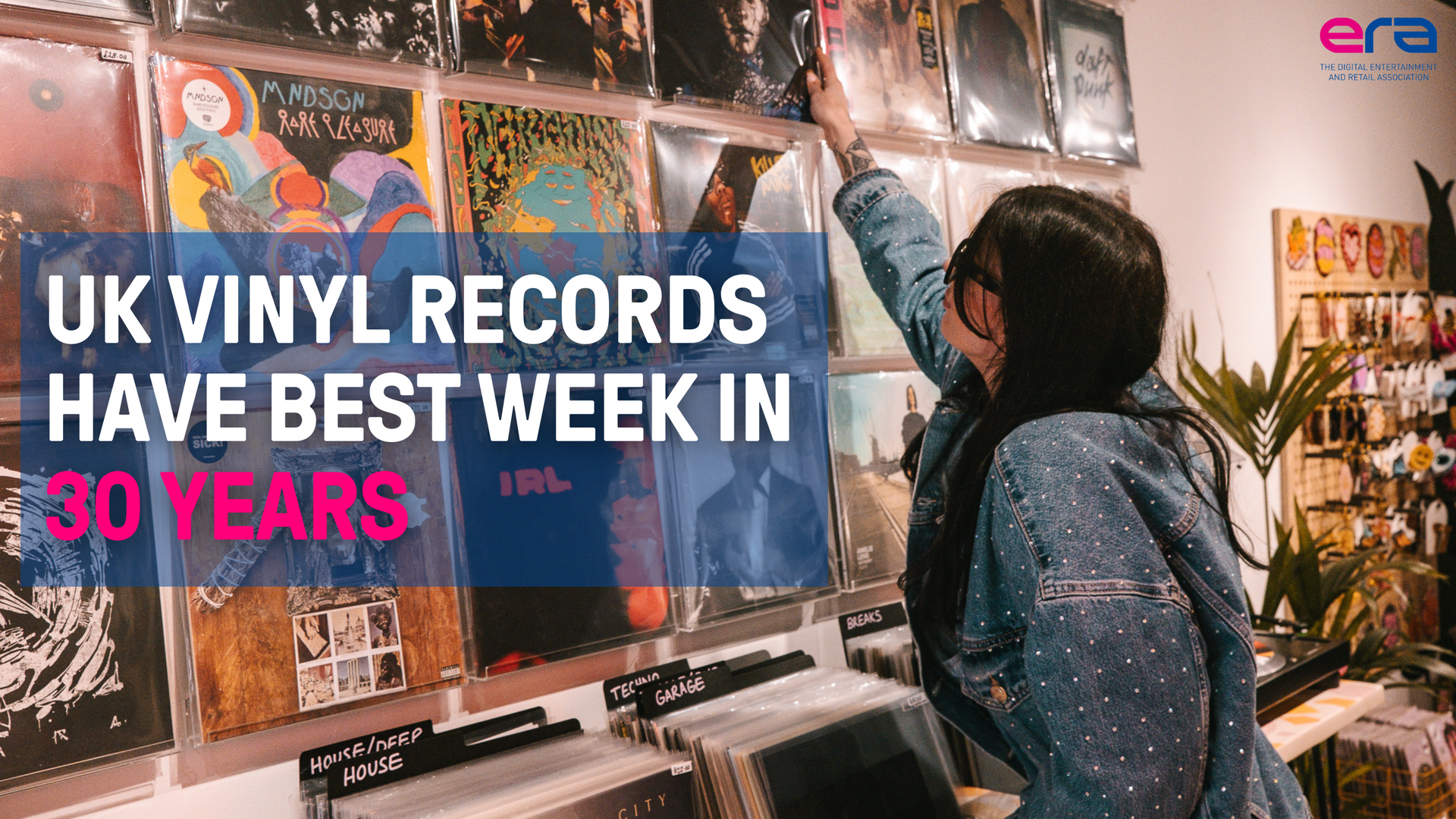RECORD STORE DAY X TAYLOR SWIFT – UK VINYL SALES HAVE THEIR BEST WEEK IN 30 YEARS