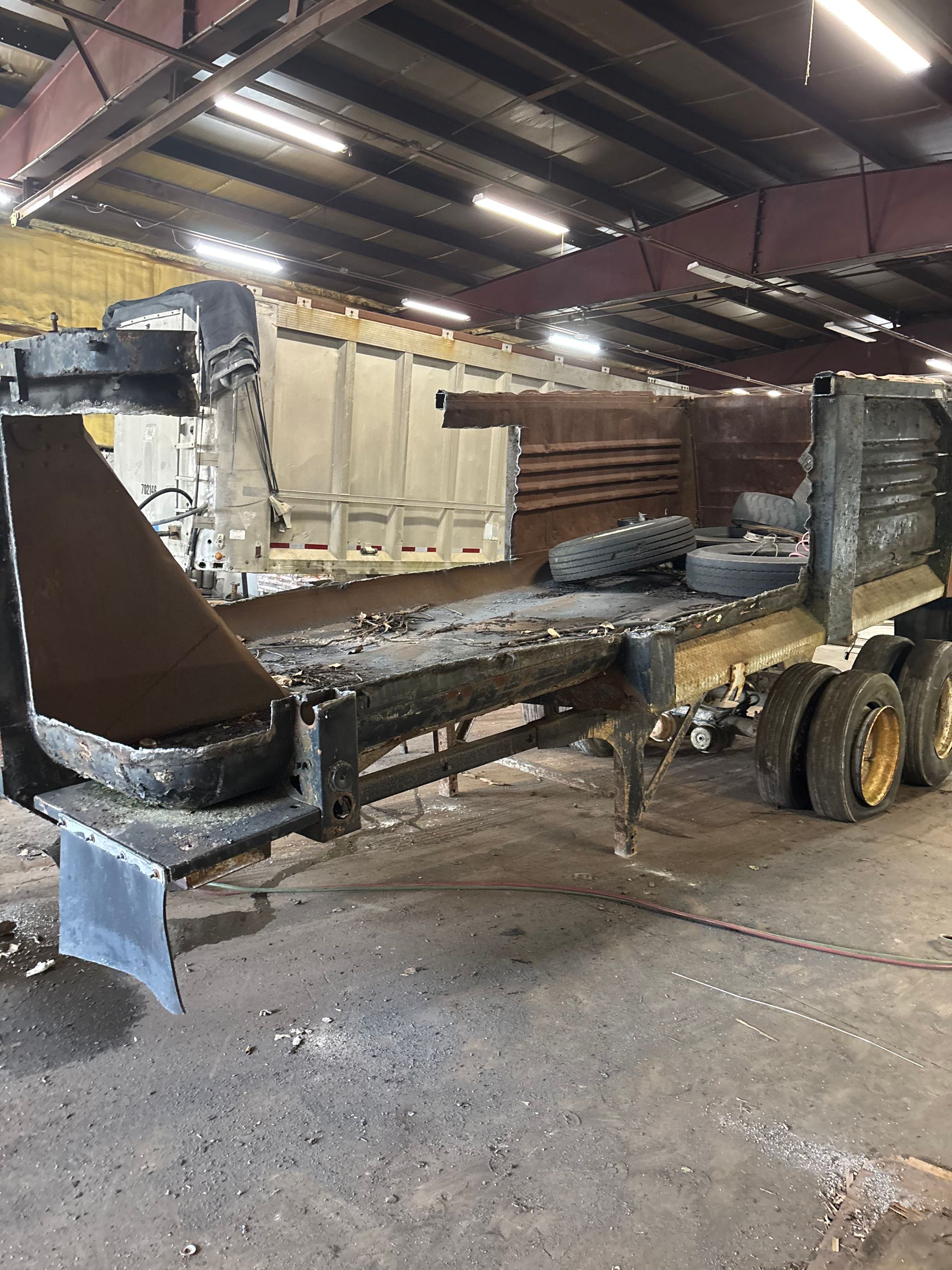 A row of cars are parked in front of a building