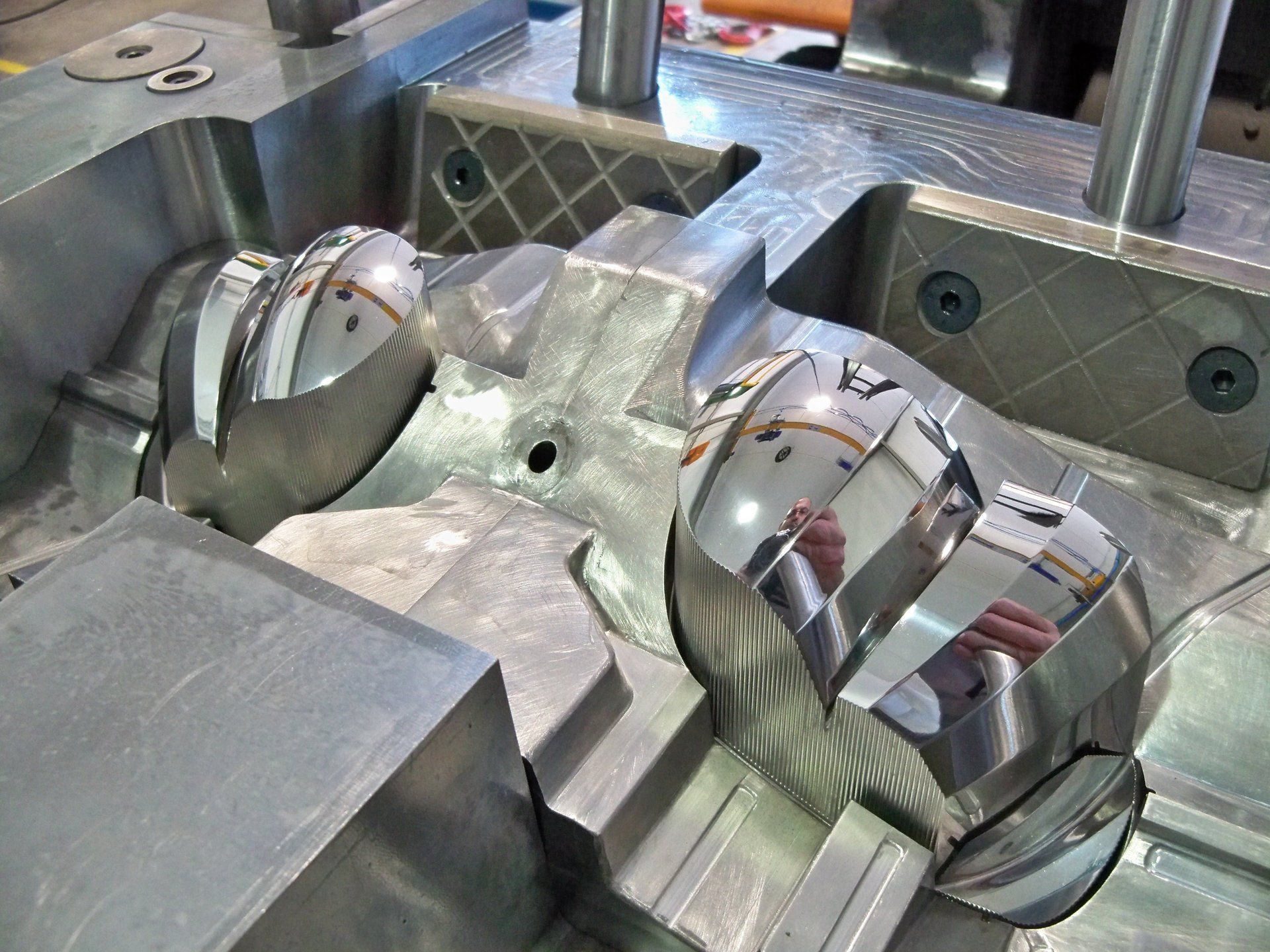 componenti automotive in metallo