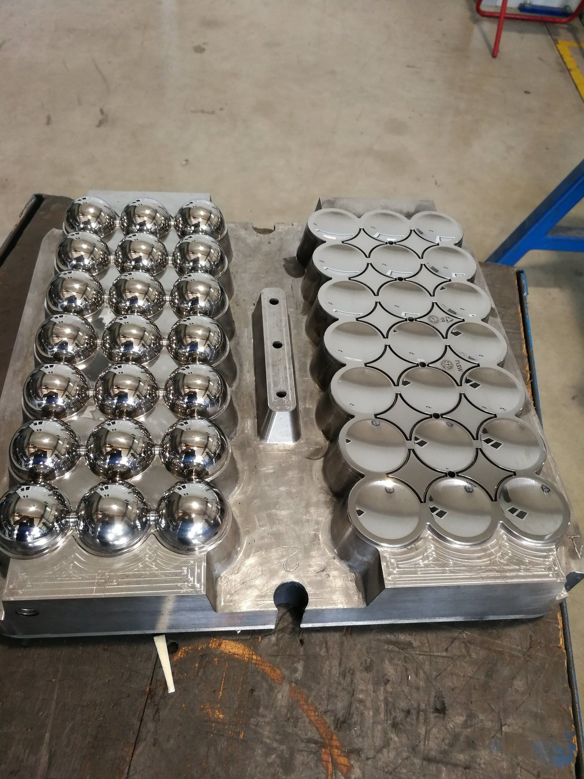 lavorazione di materiale metallico