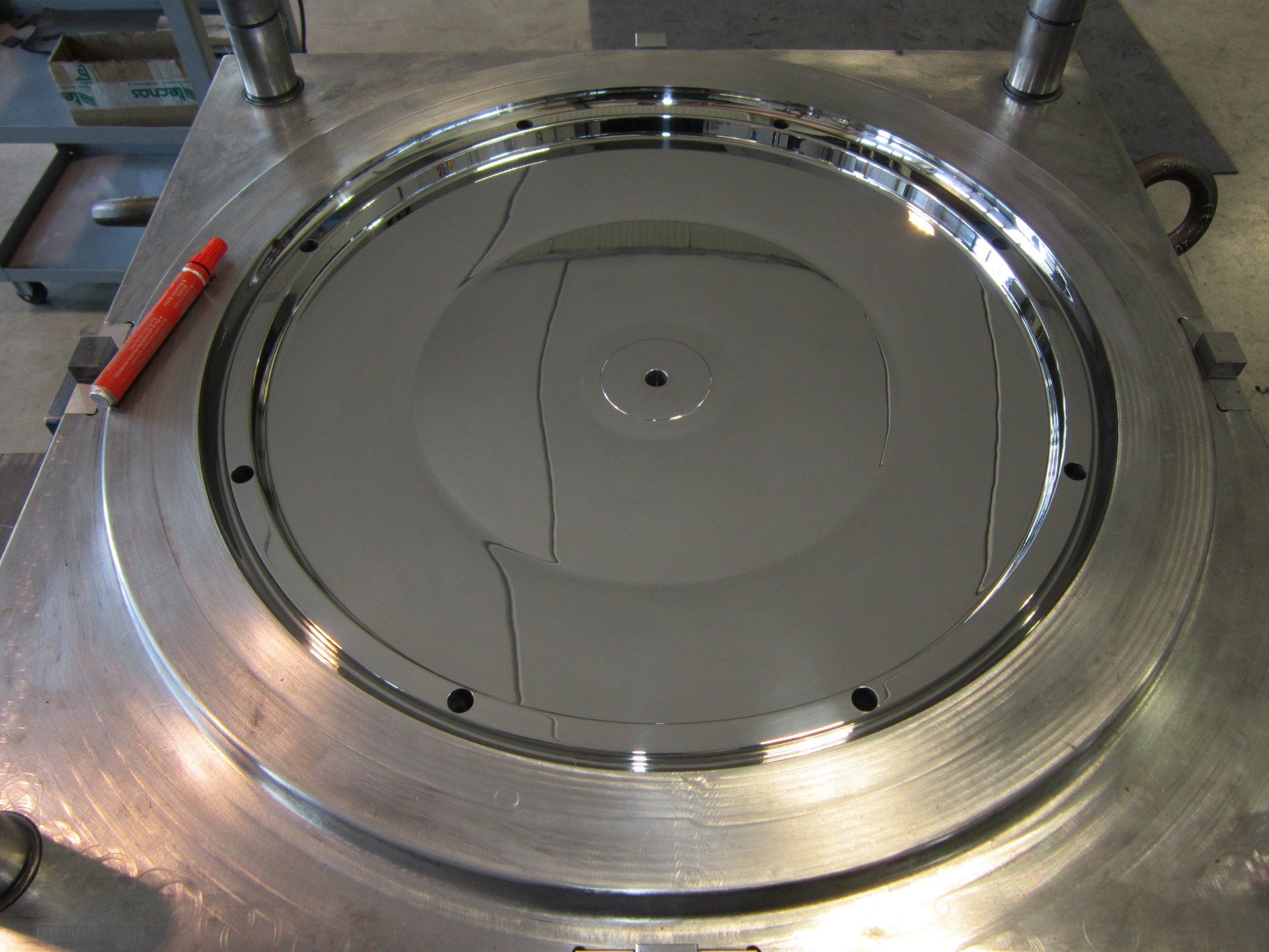 superficie metallica dopo lucidatura