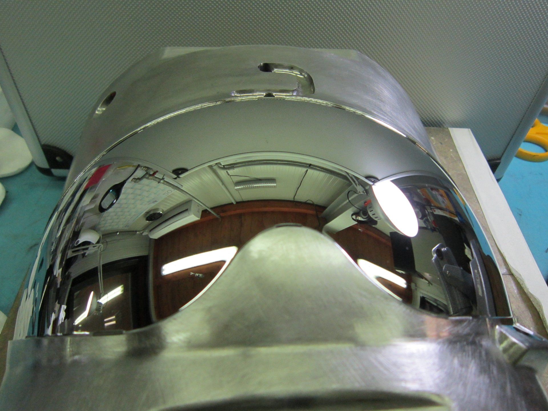 superficie metallica dopo trattamento di lucidatura