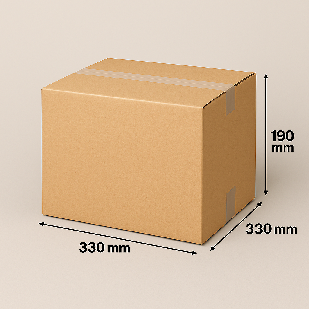 Een bruine, vierkante kartonnen doos met de afmetingen 330 mm x 330 mm x 190 mm, dichtgeplakt met plakband.