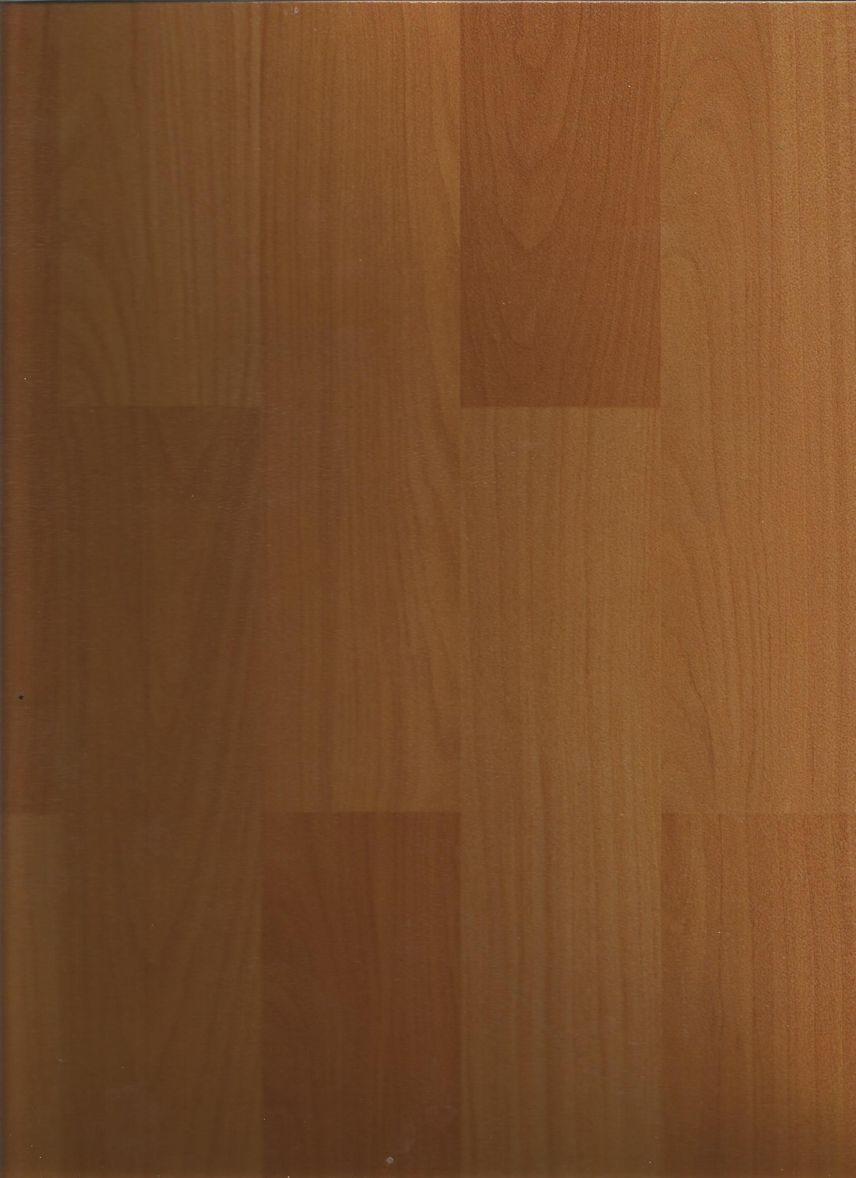 Un primer plano de un trozo de madera que parece una tabla de cortar.