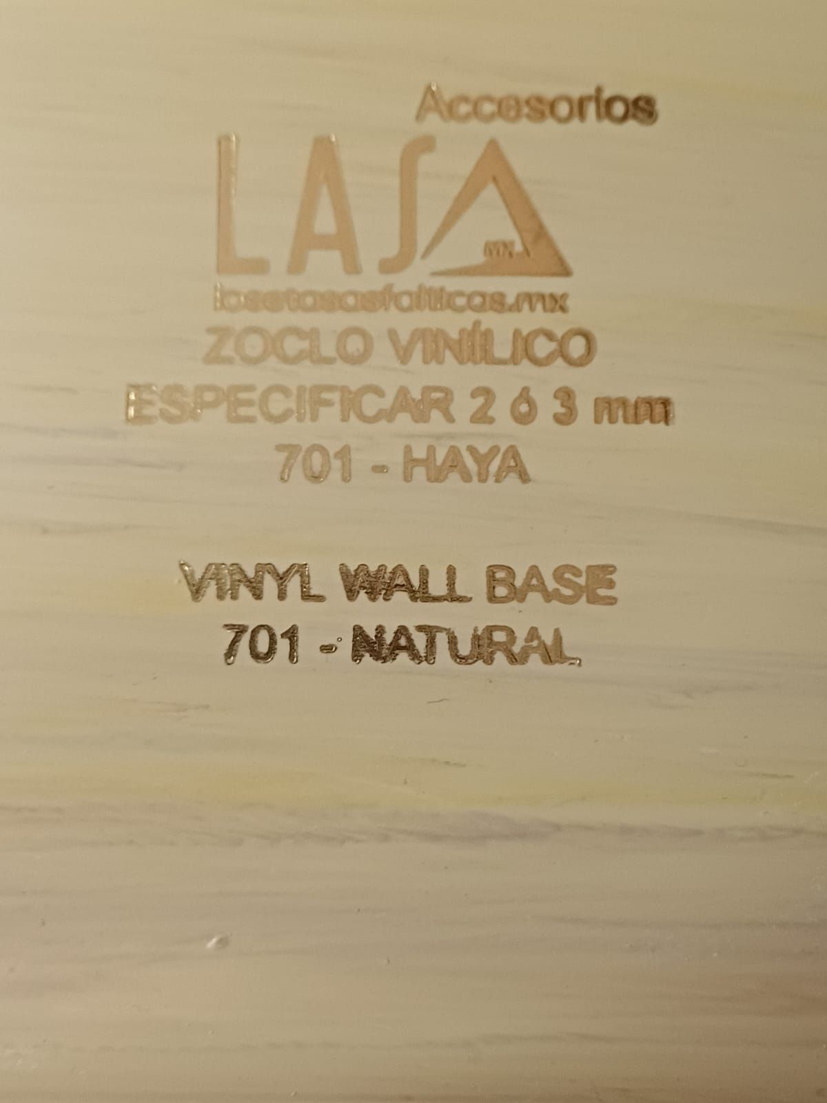 Un pedazo de papel que dice laja