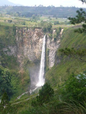 Sumatra Reise Toba See Wasserfall
