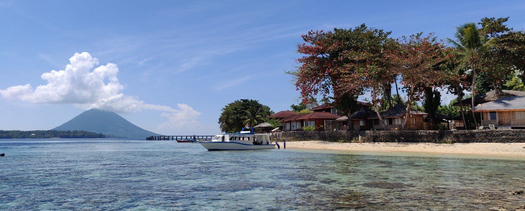 Sulawesi Siladen Insel mit Manado Tua