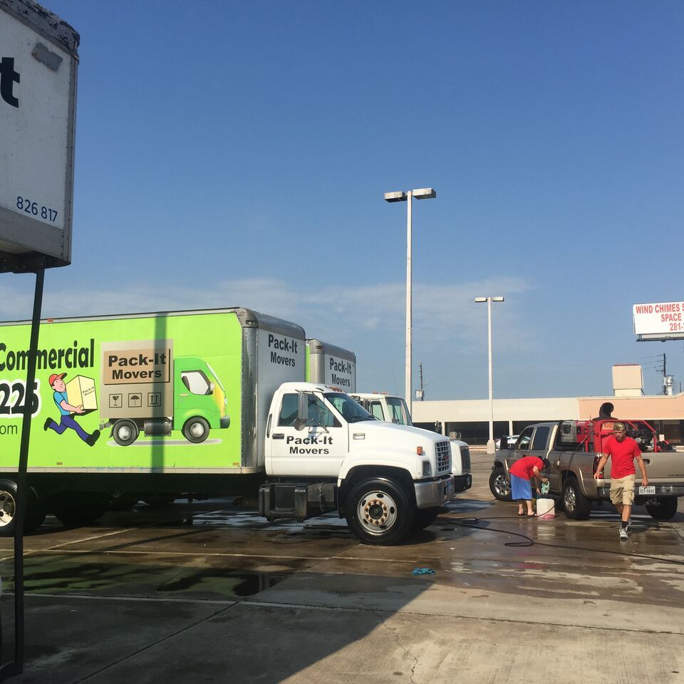 Commercial truck wash