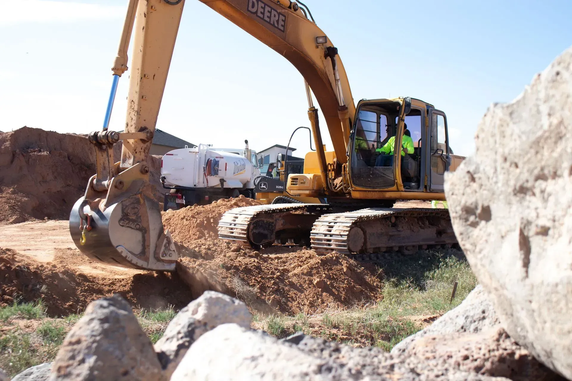 A yellow excavator with the word deere on it