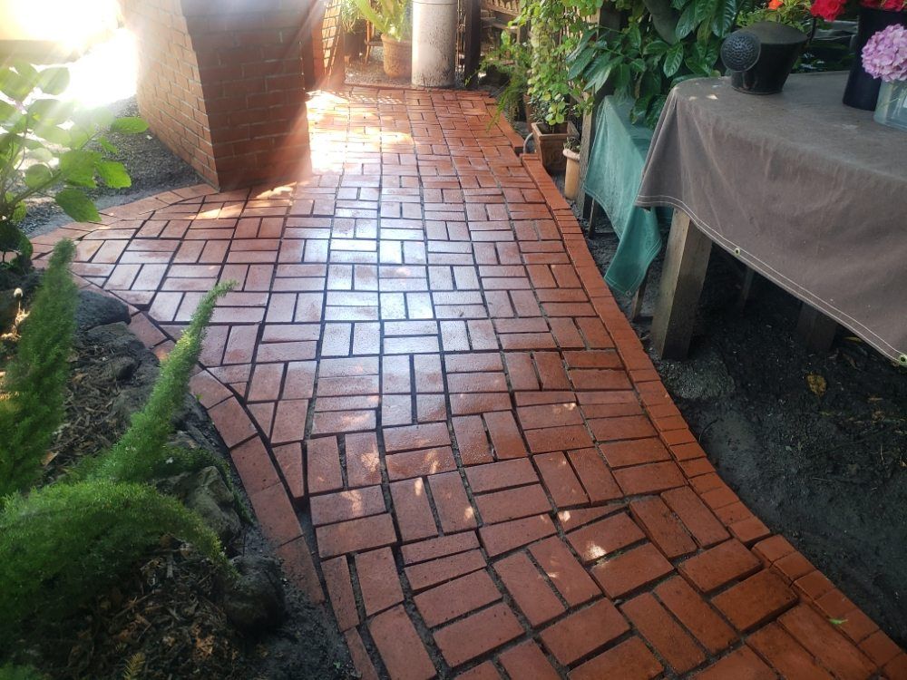 A Brick Walkway Leading To A Table With Flowers On It – Rohnert Park, CA - Josh’s Window Cleaning