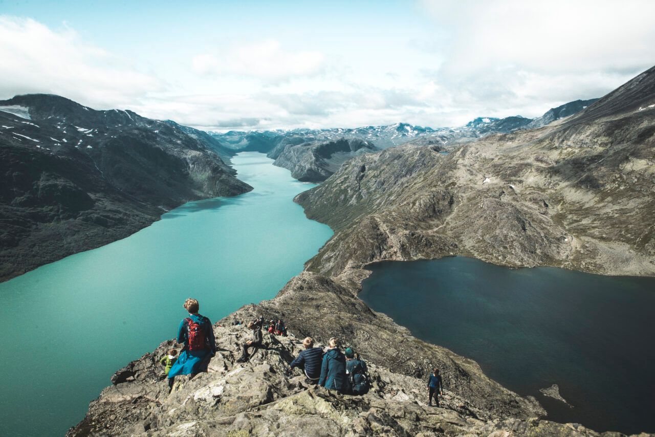 Talking about hiking options in Norway for multiple days or one day.