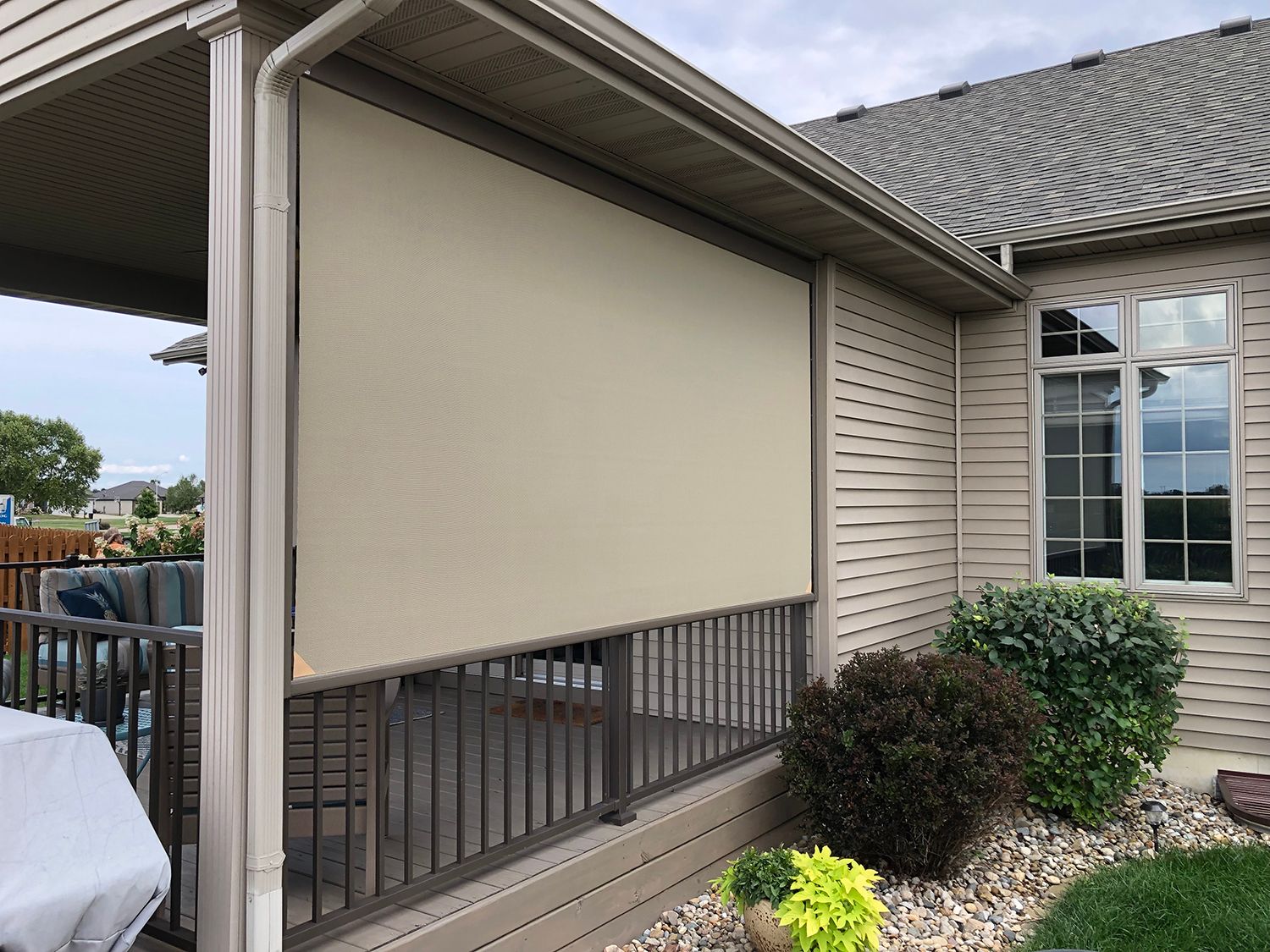 A house with a screen on the side of it