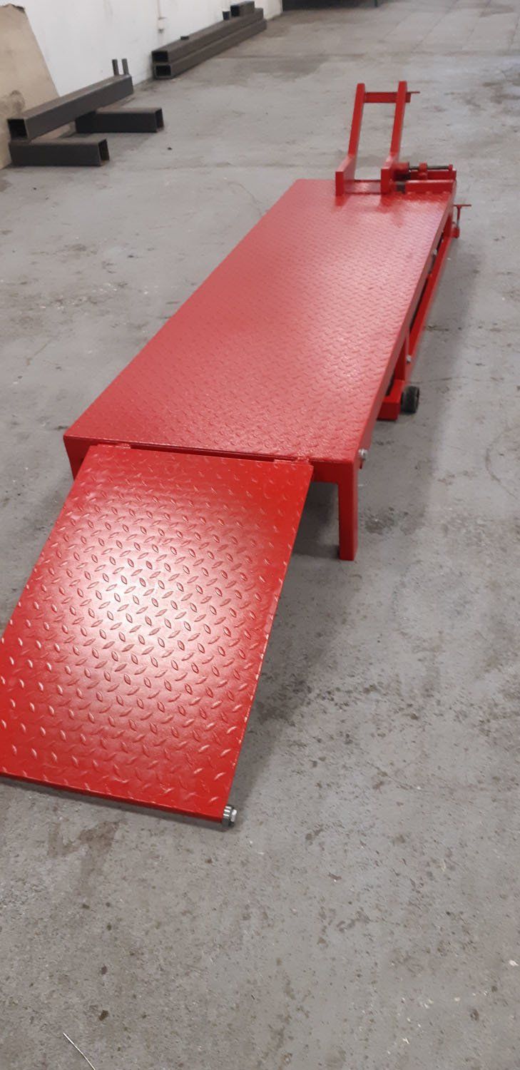 išskleistas motociklo keltuvas