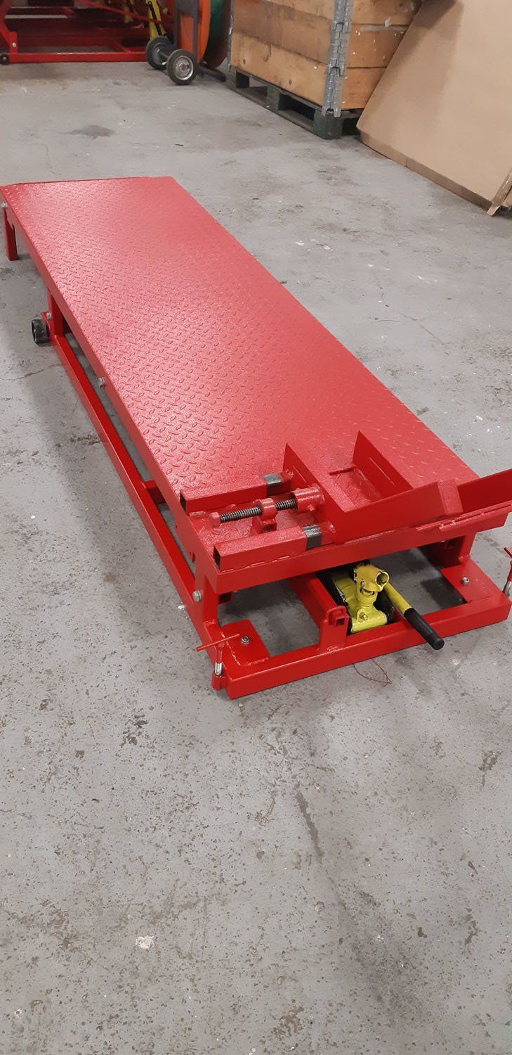 sulankstytas motociklų keltuvas