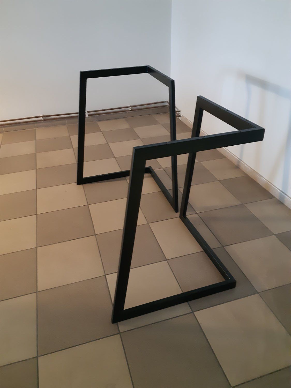 kampiniai metaliniai rėmai baldams