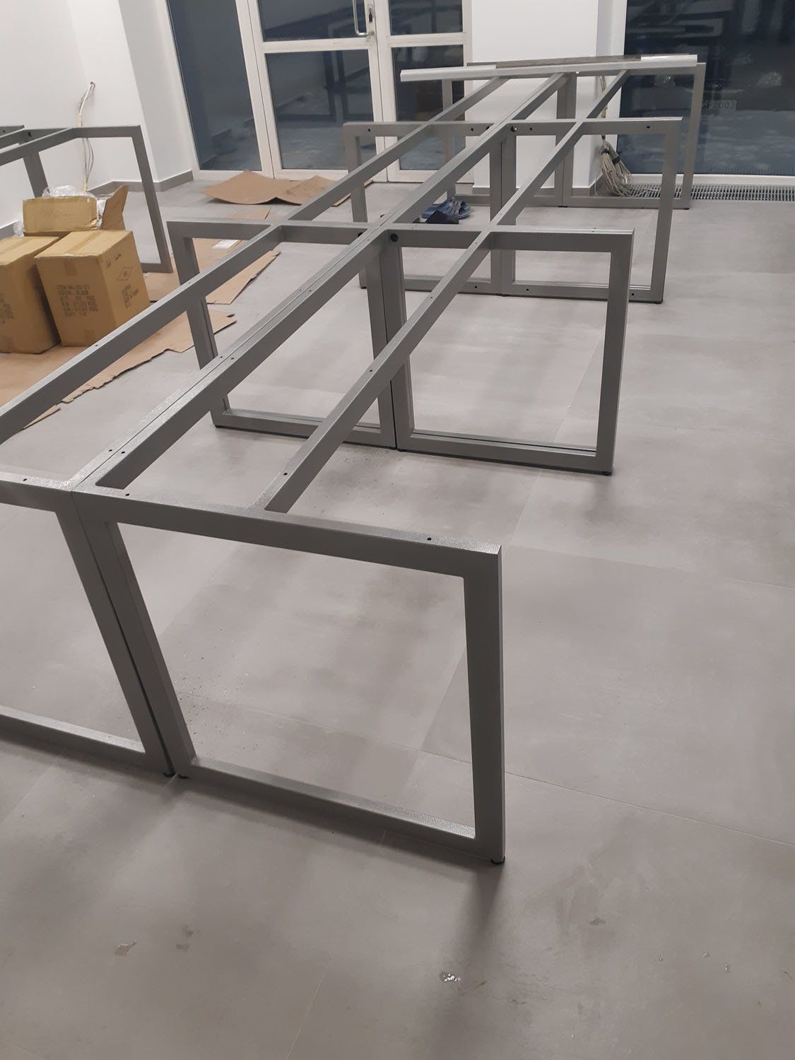 metaliniai rėmai baldams