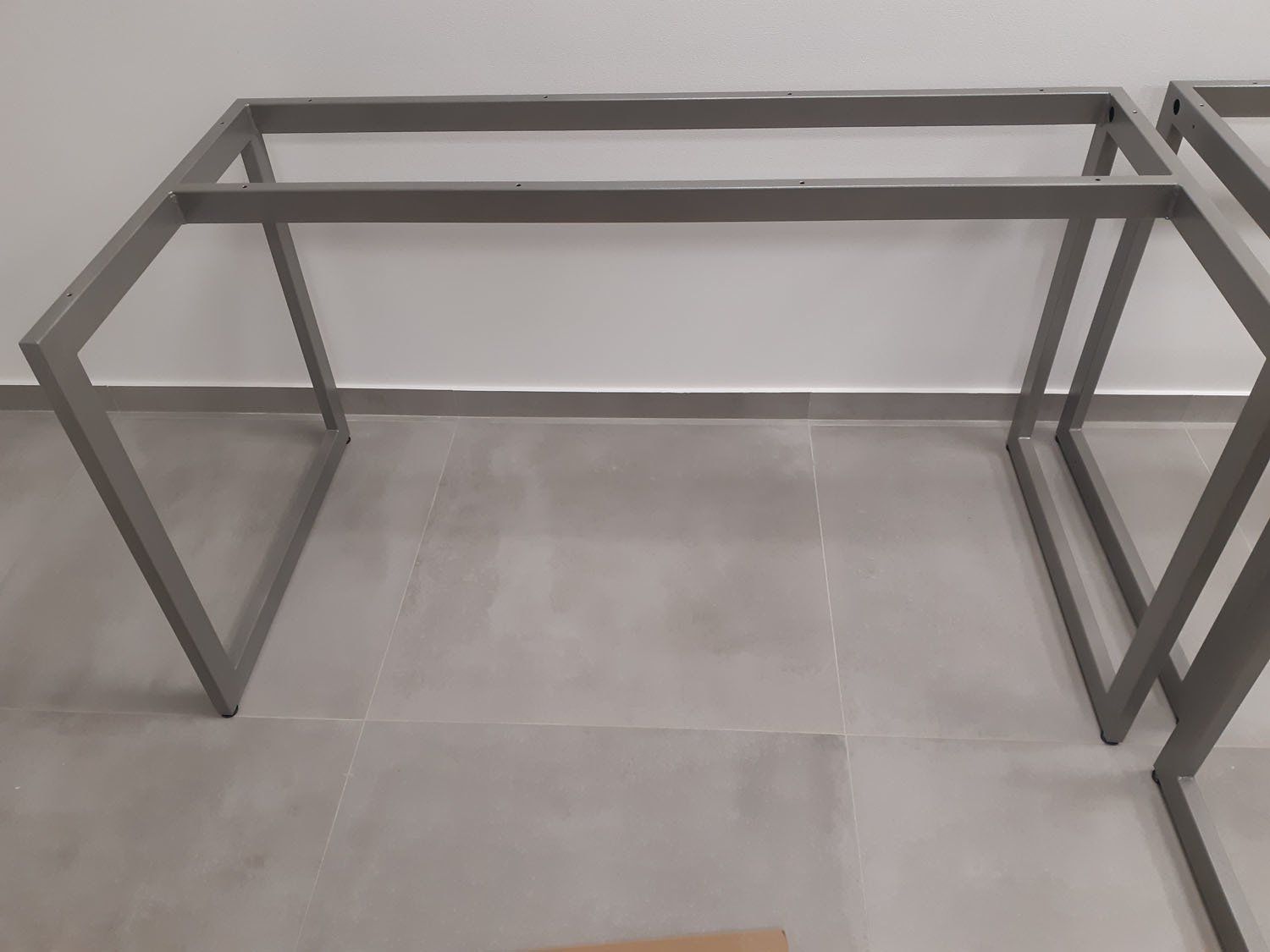 apverstas stalo rėmas