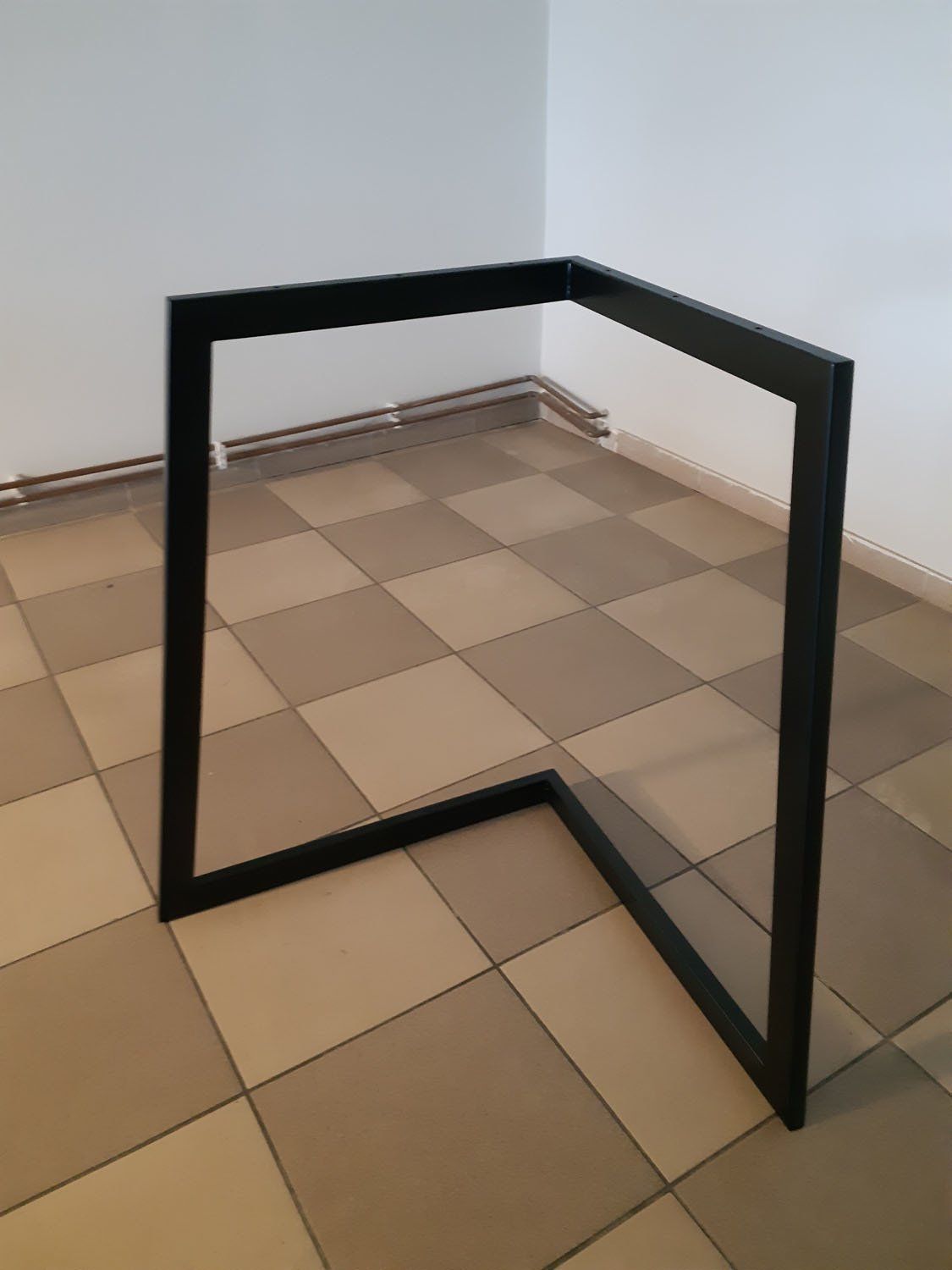 kampinis rėmas iš metalo