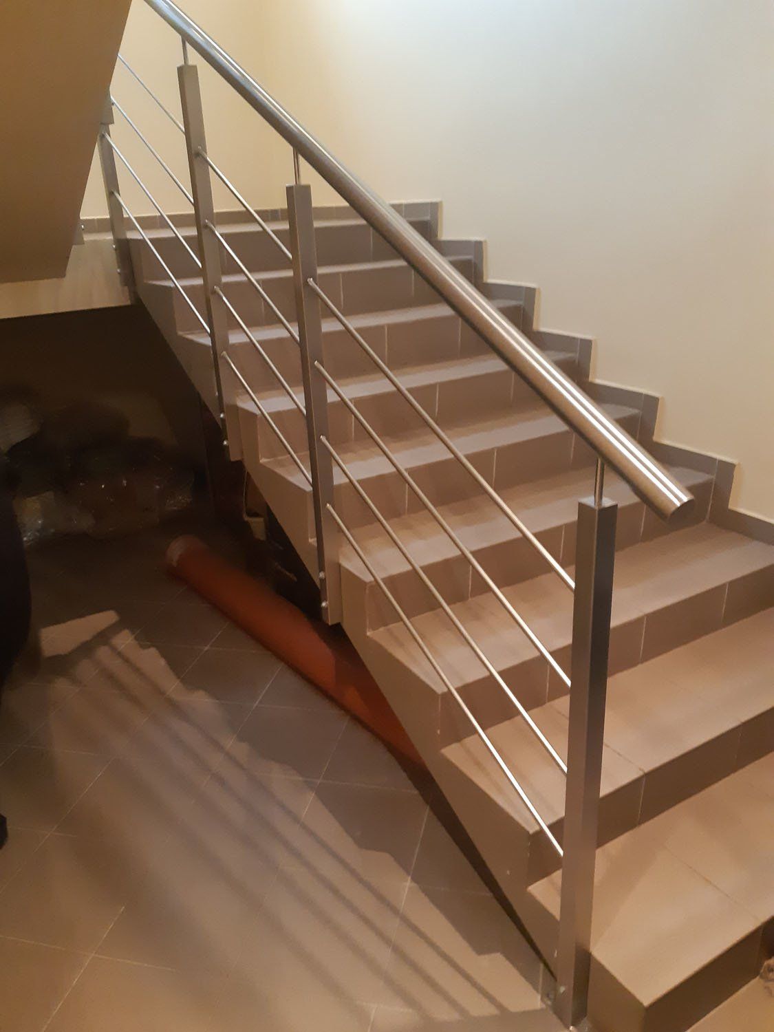 metaliniai turėklai iš šono