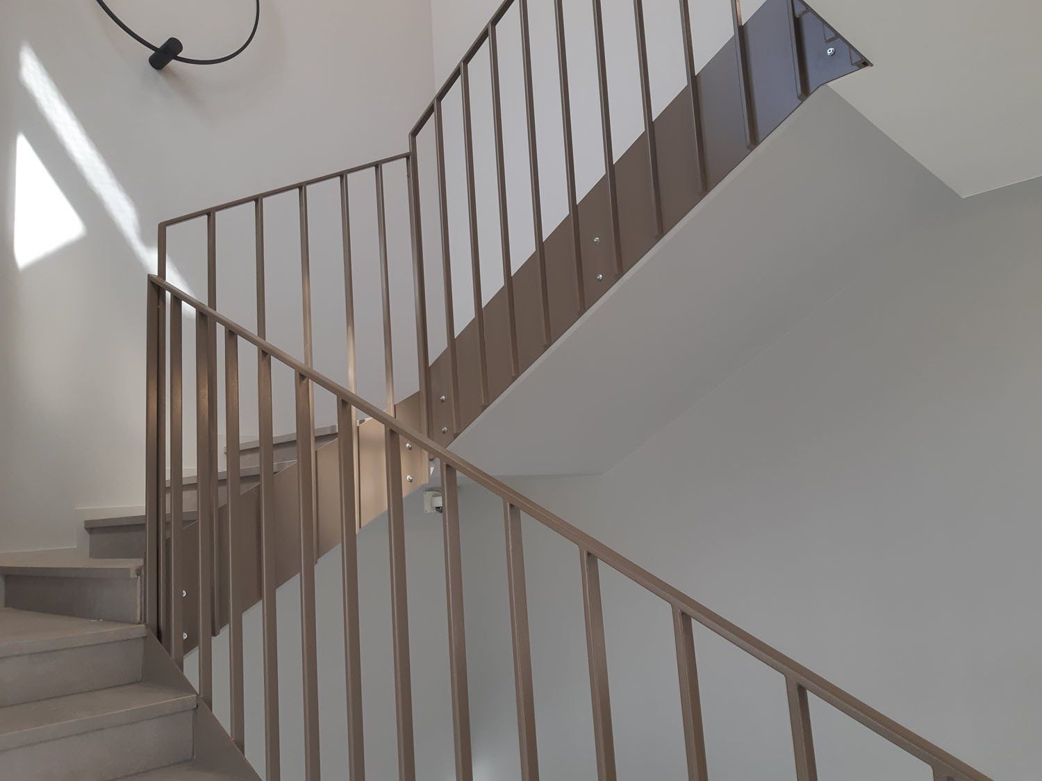 metaliniai laiptai ir turėklai