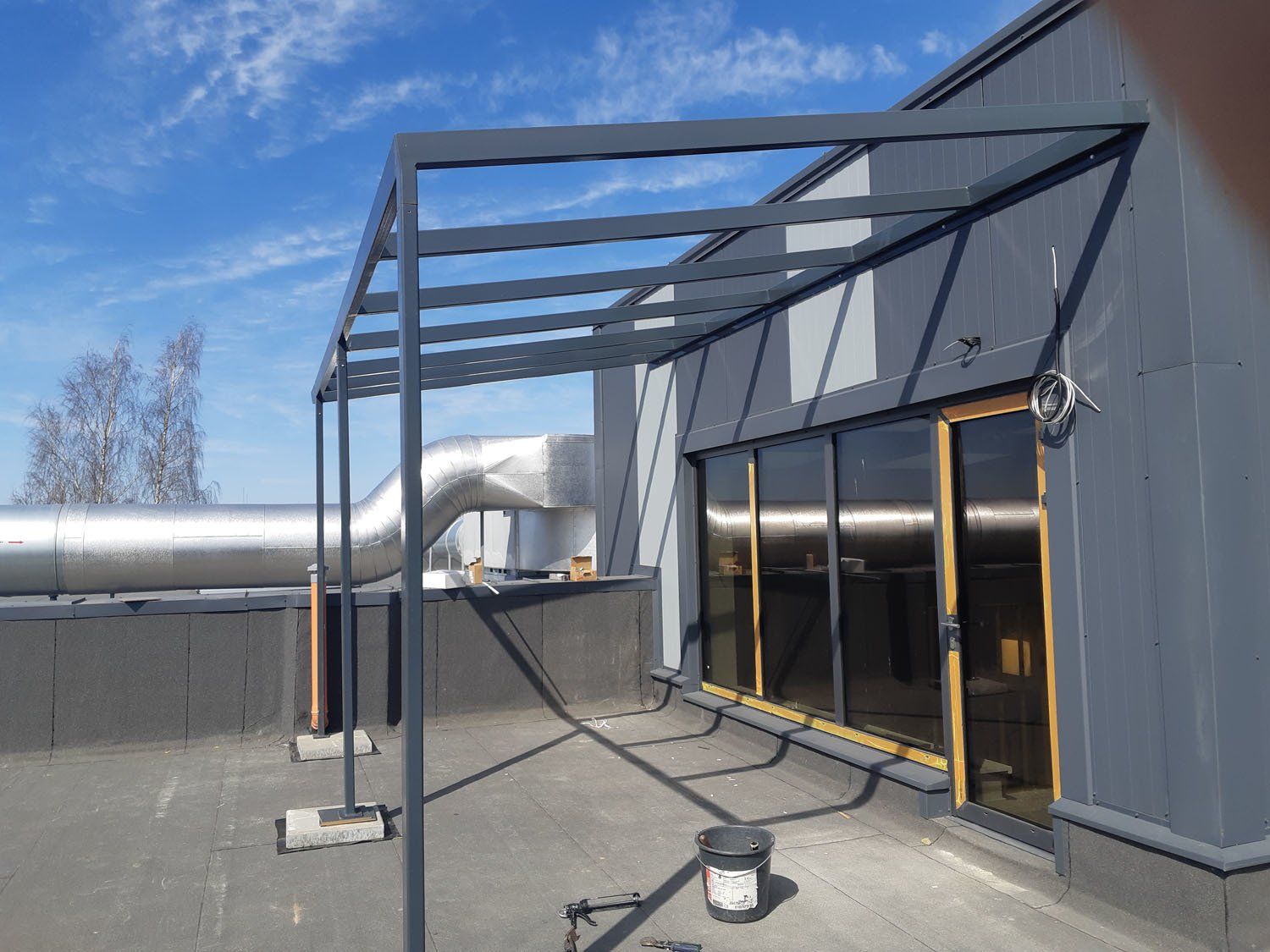 metaliniai verandos rėmai