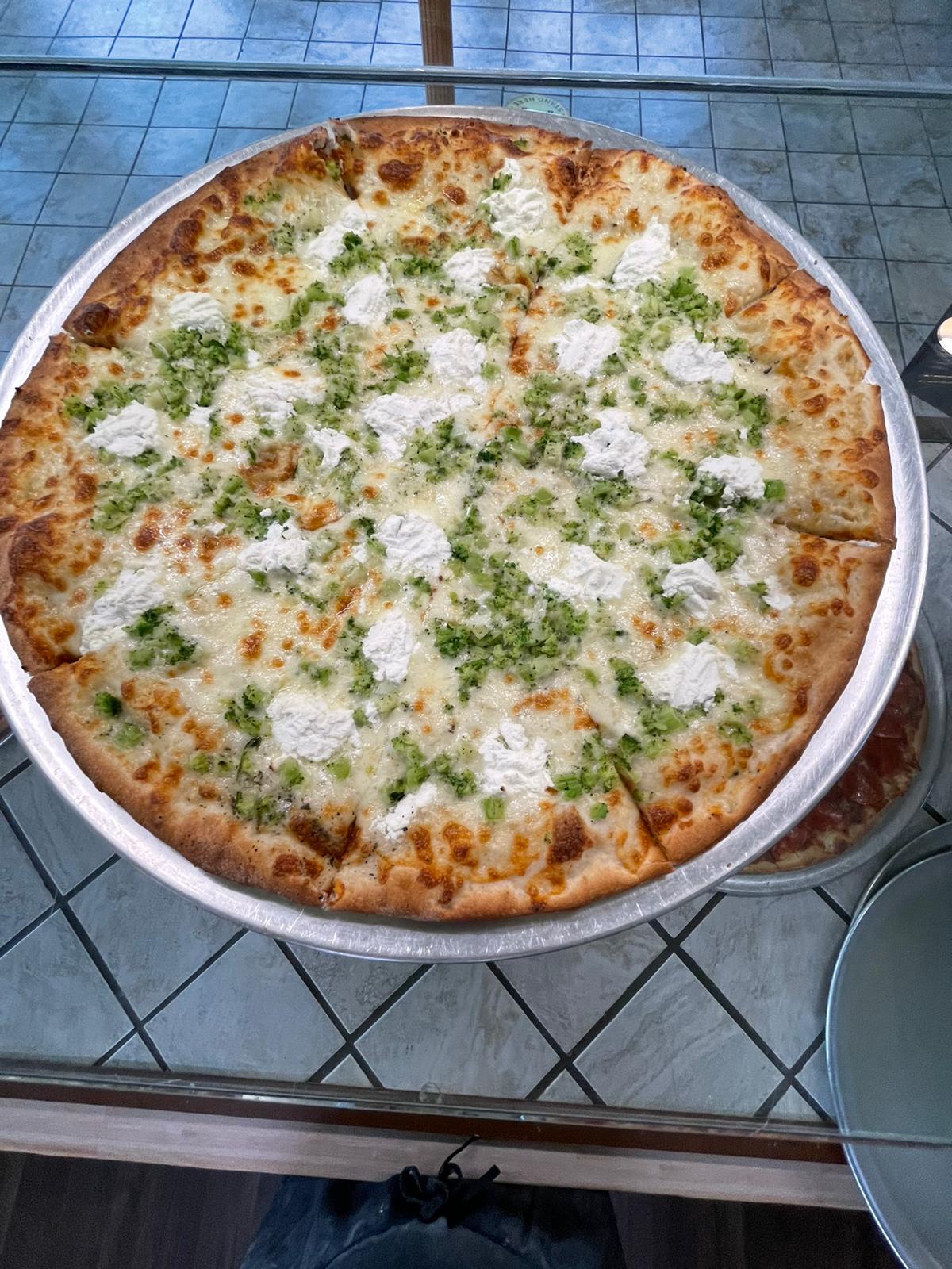 Friendly Pizza restaurant in Selkirk New York