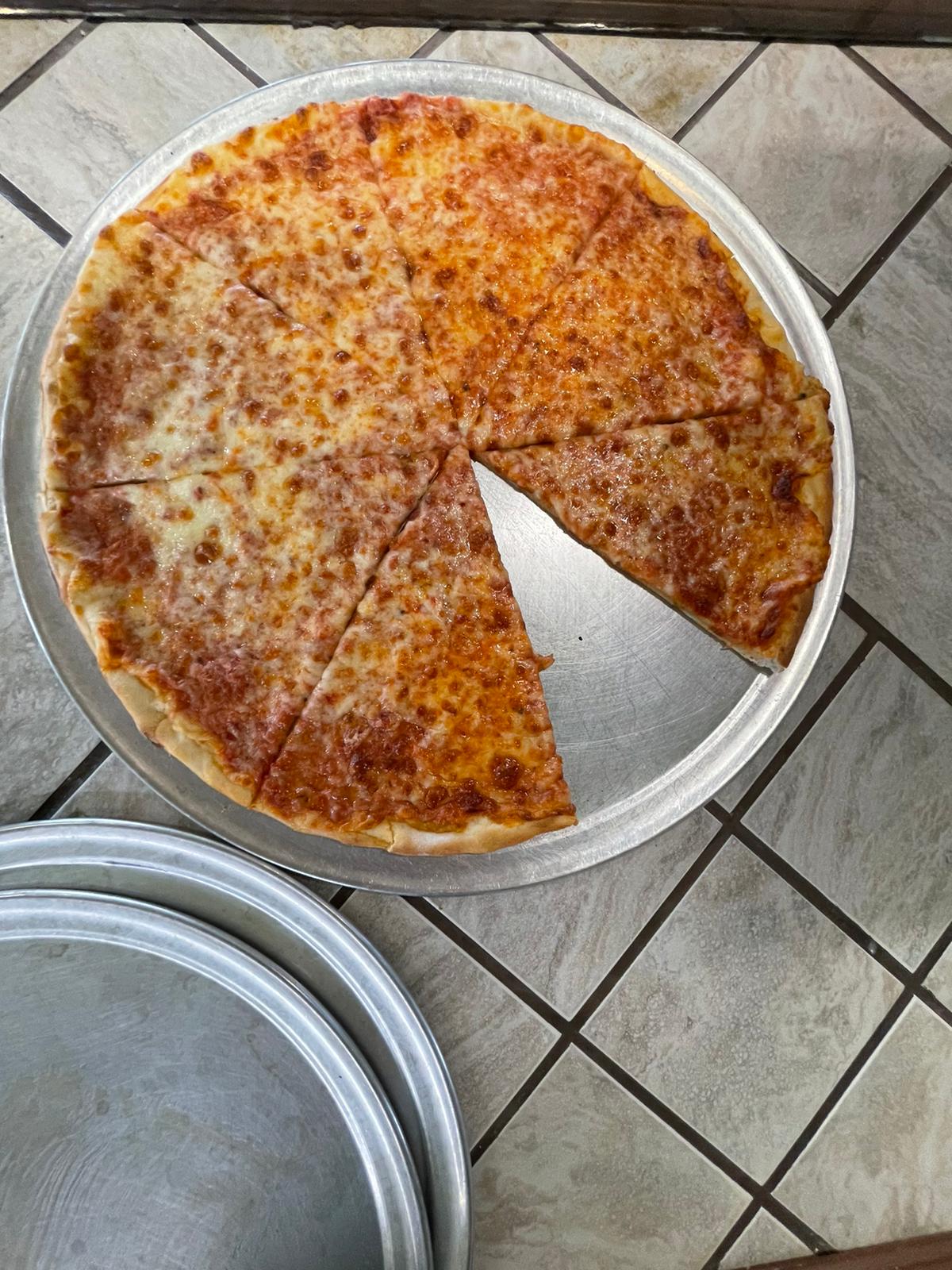 Friendly Pizza restaurant in Selkirk New York